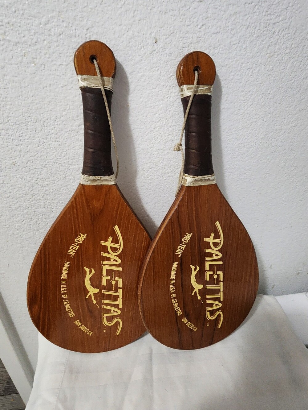 Palletta Wooden Beach Paddle - Brown with Gold Logo